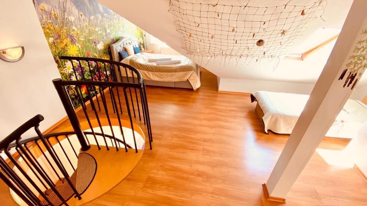 Sonnige Maisonette-Wohnung Mit Blick Auf Die Bucht Dziwnów Buitenkant foto